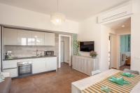 Kuchnia lub aneks kuchenny w obiekcie Prima dell'Elba Family Apartments