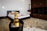 A bed or beds in a room at Sea Shell Beach Suite