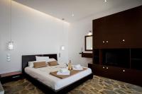 A bed or beds in a room at Sea Shell Beach Suite