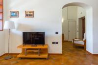 Televízia a/alebo spoločenská miestnosť v ubytovaní Casa 45