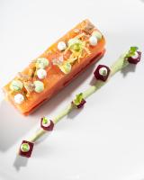 zwei Lebensmittelstücke auf weißem Hintergrund in der Unterkunft Villa Anitori Prestige Relais & Spa in Loro Piceno