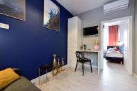 Televízia a/alebo spoločenská miestnosť v ubytovaní Candy Apartments Warszawa