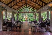 En have udenfor Dua Dari, a Residence by Hadiprana