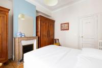 A bed or beds in a room at Veeve - Elegant Interiors in Bastille