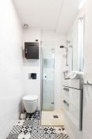 A bathroom at Veeve - Elegant Interiors in Bastille