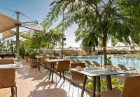 Bazén v ubytování Crowne Plaza Florya Istanbul by IHG nebo v jeho okolí