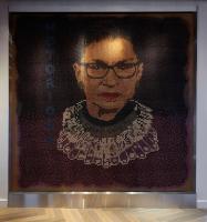 Una fotografía enmarcada de un hombre que lleva un collar. en Hotel Zena Washington DC, en Washington