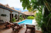 una villa con piscina y una casa en Bioma Boutique Hotel, en Mompox