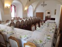 Restaurace v ubytování HOTEL CHATEAU ZAMEK CEJKOVICE