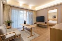 广州友和酒店Yuwa Hotel-Free Shuttle Bus to Canton Fair Complex DuringCanton Fair Periodにあるテレビまたはエンターテインメントセンター