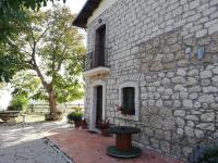 The building in which a vendégházakat is located