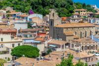 Nespecifikovaný výhled na destinaci Begur nebo výhled na město při pohledu z apartmánu