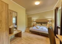 Postel nebo postele na pokoji v ubytování Wellnesshotel deine Auszeit, Adults only