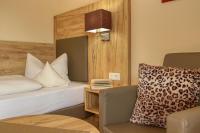 Postel nebo postele na pokoji v ubytování Wellnesshotel deine Auszeit, Adults only