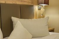 Postel nebo postele na pokoji v ubytování Wellnesshotel deine Auszeit, Adults only
