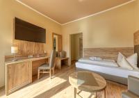 TV a/nebo společenská místnost v ubytování Wellnesshotel deine Auszeit, Adults only