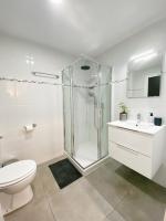 Łazienka w obiekcie GMC Turistics - Great Apartment for Groups & Families