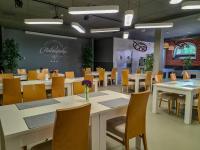 Reštaurácia alebo iné gastronomické zariadenie v ubytovaní Antonińska Hotel & Apartamenty
