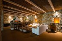 Posedenie v ubytovaní Aquileria Seaview Pool Villa - Seven Bedrooms