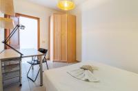 Postel nebo postele na pokoji v ubytování Nice Canteras - 2BDR + WiFi + Balcony