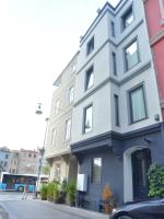 The building in which az apartmanhoteleket is located