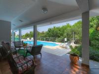 Bazén v ubytovaní Holiday Home Fratrici by Interhome alebo v jeho blízkosti
