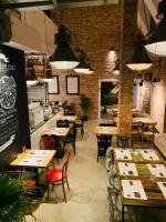 Reštaurácia alebo iné gastronomické zariadenie v ubytovaní ApartHostel Warszawa