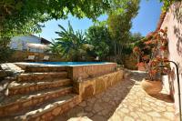 Bazén v ubytovaní Villa Kamares Private pool alebo v jeho blízkosti