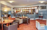 Zona de lounge sau bar la Holiday Inn Ipswich Orwell by IHG