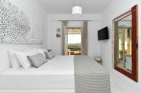 A bed or beds in a room at Villa Thoe Glisidia Paros