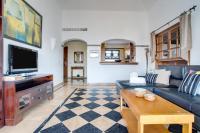 A television and/or entertainment centre at Casa Violeta