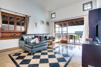 A television and/or entertainment centre at Casa Violeta