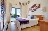 A bed or beds in a room at Casa Violeta
