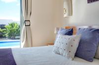 A bed or beds in a room at Casa Violeta