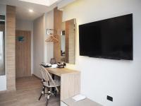 TV a/nebo společenská místnost v ubytování Darley Hotel Chiangmai