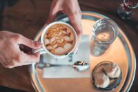 Jídlo v hotelu nebo okolí