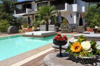Bazén v ubytovaní Byblos Luxury Villas Byblos Chateau Villa alebo v jeho blízkosti