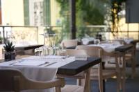 Seta Hotelにあるレストランまたは飲食店
