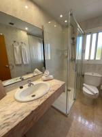 A bathroom at Aparthotel Solifemar