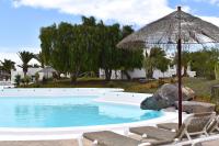 Bazén v ubytování VULCANO APARTMENT LANZAROTE nebo v jeho okolí