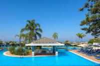Bazén v ubytovaní Oceanis Beach Hotel alebo v jeho blízkosti