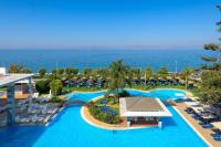 Bazén v ubytovaní Oceanis Beach Hotel alebo v jeho blízkosti
