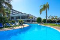 Bazén v ubytovaní Oceanis Beach Hotel alebo v jeho blízkosti