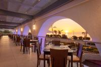 Reštaurácia alebo iné gastronomické zariadenie v ubytovaní Oceanis Beach Hotel