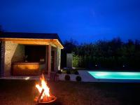 Basen w obiekcie Villa Aruba & Private SPA Suites lub w pobliżu