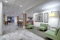 Holiday Inn Express Airport Calgary by IHGにあるシーティングエリア