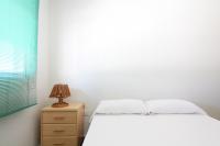 Postel nebo postele na pokoji v ubytování Global Properties, Estudio para parejas con piscina en Canet playa