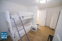 Łóżko lub łóżka w pokoju w obiekcie Trentino Apartments - Casa ai Tolleri
