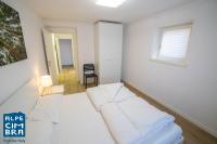 Łóżko lub łóżka w pokoju w obiekcie Trentino Apartments - Casa ai Tolleri