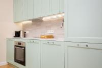 Kuchnia lub aneks kuchenny w obiekcie Apartments Warsaw Targowa by Noclegi Renters
